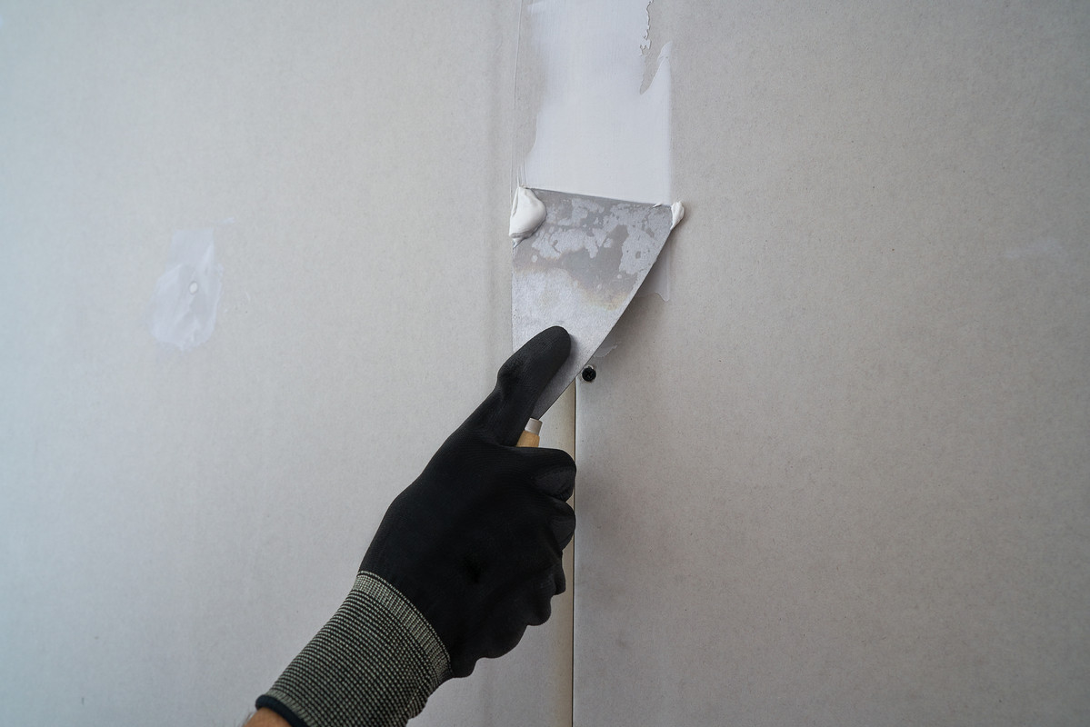 How to Repair a Hole in a Drywall